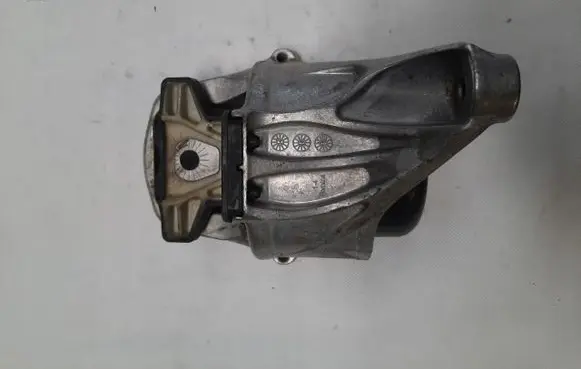 Audi A5 Engine mount vacuum valve 
