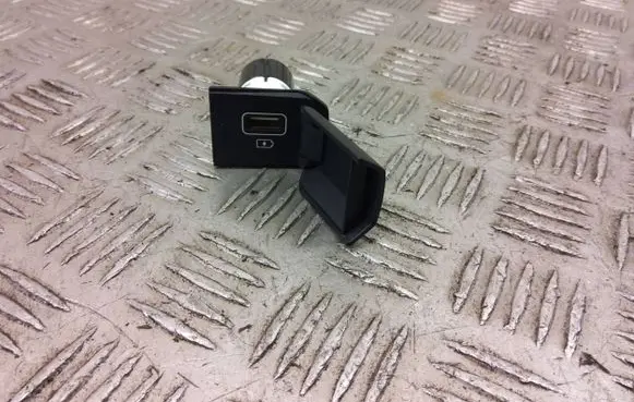KIA Niro USB socket connector 96125m6000