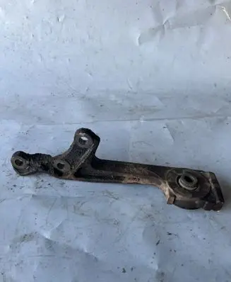 Toyota Land Cruiser (J120) Front differential bracket 