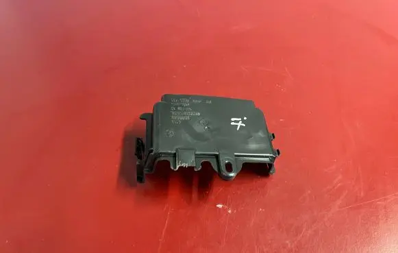 BMW iX Fuse box cover 9826660 61139826660