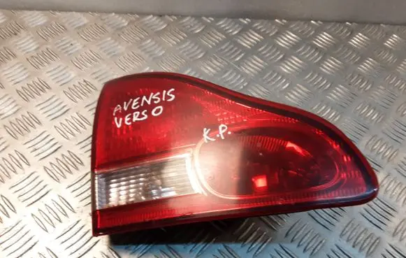 Toyota Avensis Verso Tailgate rear/tail lights