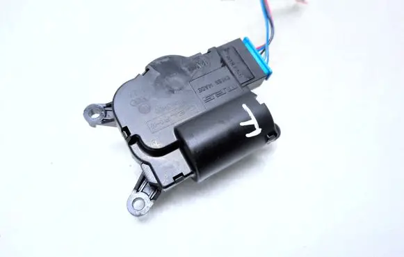 Porsche Cayenne (9PA) Air flap motor/actuator 52411483R00 3093694