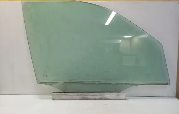 Mercedes-Benz ML W163 Front door window glass four-door A1637200218