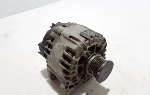 Volkswagen PASSAT B8 Generator/alternator 03L903024L