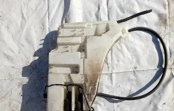 BMW 5 F10 F11 Windshield washer fluid reservoir/tank 8050439 7269663