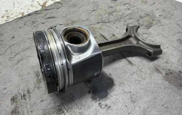 Volvo V60 Piston 