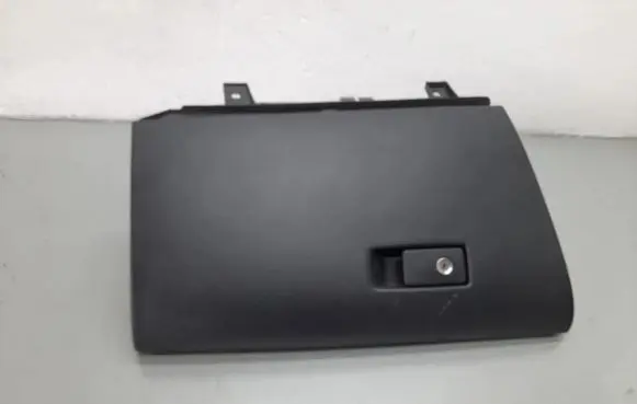 Volvo XC60 Glove box