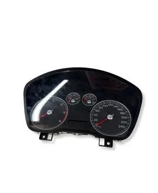 Ford Focus Speedometer (instrument cluster) 7M5T10849GB 01390DB6