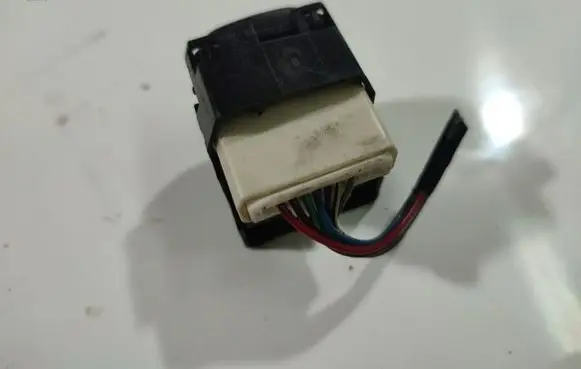 Toyota Corolla Verso E121 Wing mirror switch 185574