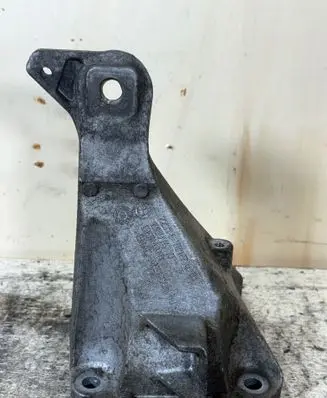 BMW 1 E81 E87 Engine mounting bracket 6781916 22116781916