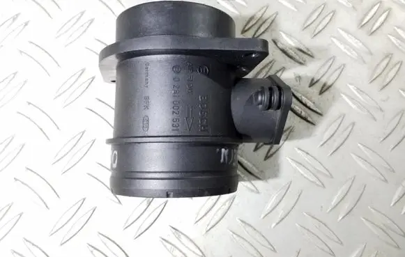Skoda Octavia Mk2 (1Z) Mass air flow meter 0281002531