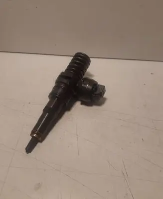 Volkswagen PASSAT B6 Fuel injector 038130073AG 038130173AG