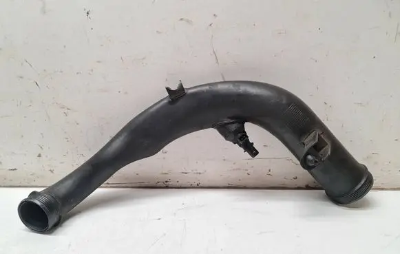 Volvo XC70 Intercooler hose/pipe 6898068