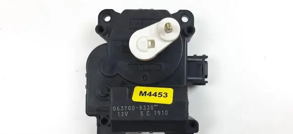 Toyota RAV 4 (XA20) Air flap motor/actuator 0637008330 M4453