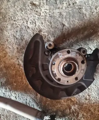 Front wheel hub