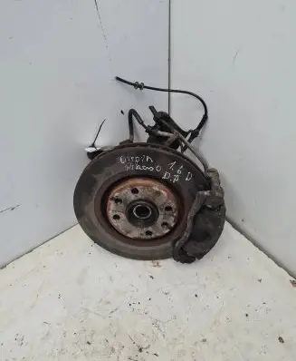 Citroen Xsara Picasso Front wheel hub