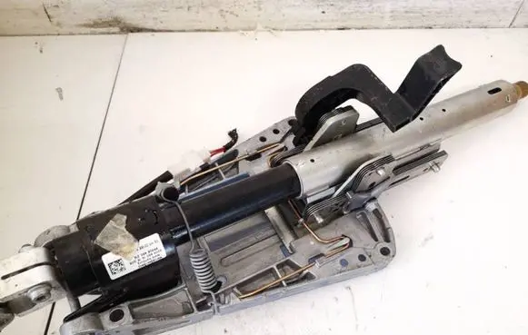 Mercedes-Benz C AMG W204 Steering wheel axle a2044601816 pp204460219