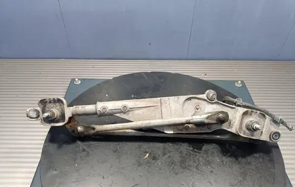 Subaru Tribeca Front wiper linkage 