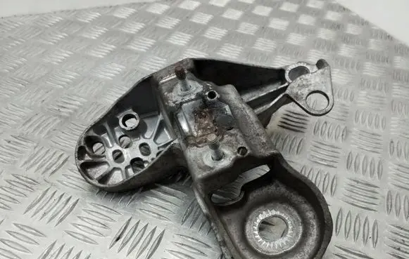 Seat Exeo (3R) Engine mounting bracket 8E0199351M