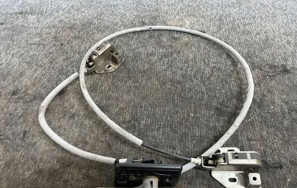 Mercedes-Benz Sprinter W906 Engine bonnet/hood lock release cable 
