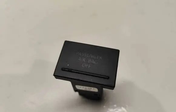 Volkswagen Touareg I Passenger airbag on/off switch 7L6919235A