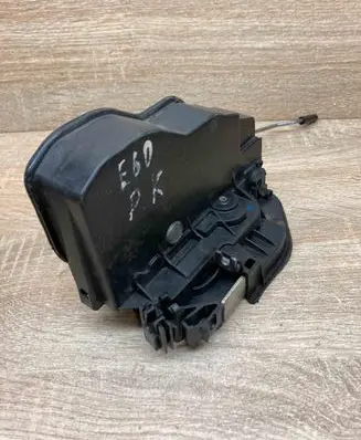 BMW X3 E83 Front door lock 7167073