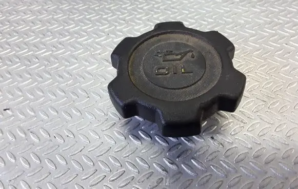 Subaru Outback Oil filler cap 