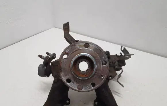 Volkswagen Golf VII Front wheel hub spindle knuckle
