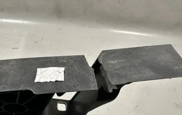 Porsche Cayenne (9Y0 9Y3) Headlight/headlamp mounting bracket 9Y0807572B