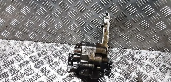 Mercedes-Benz CLS C219 Oil pump 6421810801