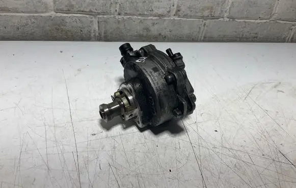 BMW 5 F10 F11 Vacuum pump 7575325