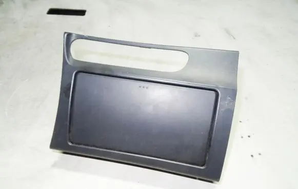 Cup holder front