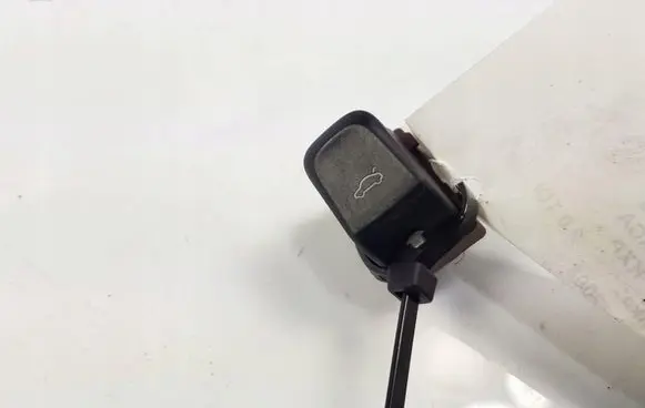 Audi A4 S4 B8 8K Tailgate/boot open switch button 8K0959831