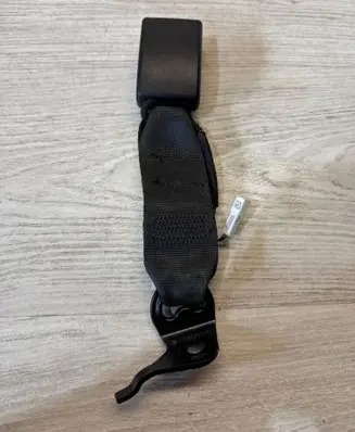 BMW 5 G30 G31 G38 Middle seatbelt buckle (rear) 