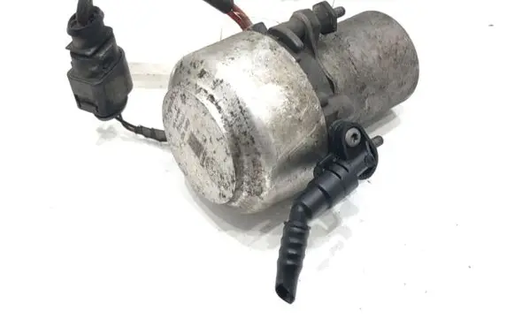Volkswagen Golf VII Vacuum pump 5Q0612181