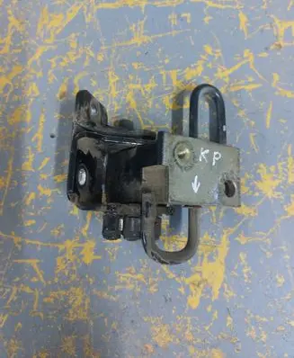 Audi A6 S6 C6 4F Front door lower hinge 8E0831411E