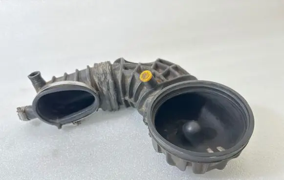 Audi A6 S6 C4 4A Air intake hose/pipe 026133357G