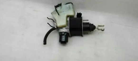 Mercedes-Benz SL R230 Master brake cylinder A0004300112