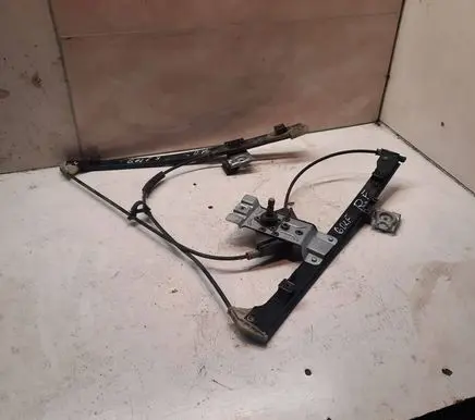 Volkswagen Golf III Front door manual window regulator 