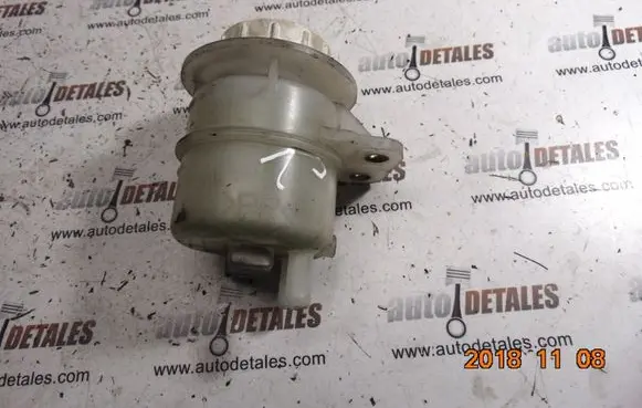 Mitsubishi Outlander Brake fluid reservoir 