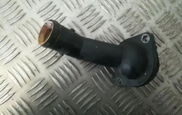 Volkswagen Golf IV Engine coolant pipe/hose 06a121121c 038121121d