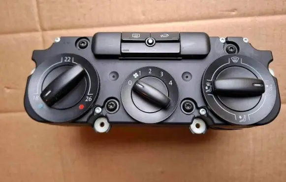 Volkswagen Touran I Climate control unit
