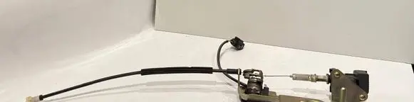 Volkswagen PASSAT B5.5 Tailgate exterior lock 3B9827297A
