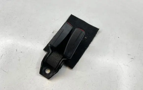 Audi TT TTS Mk2 Middle seatbelt buckle (rear) 8J8857739B