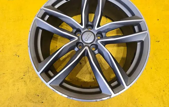 Audi A6 C7 R20 alloy rim 4G9601025M