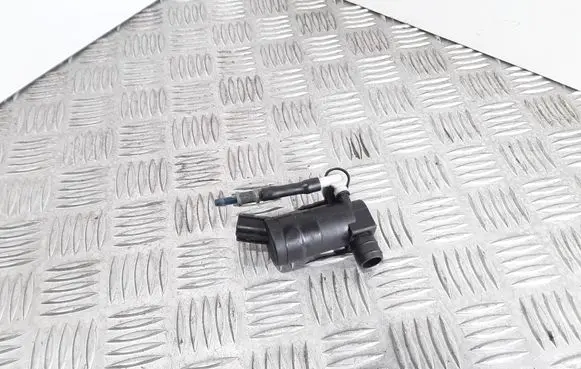 Volvo XC90 Windscreen/windshield washer pump