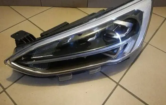 Ford Focus Headlight/headlamp JX7B-13E15-GE