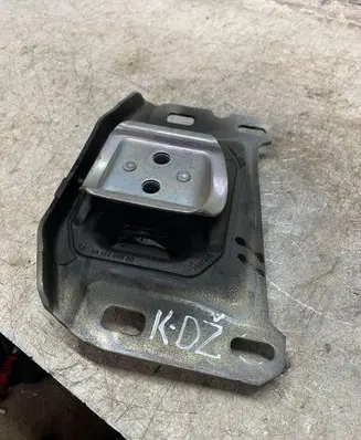 Peugeot 308 Gearbox mount 9813699680