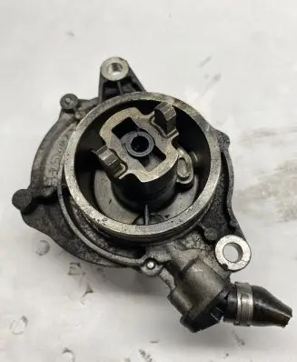 BMW 5 E60 E61 Vacuum pump