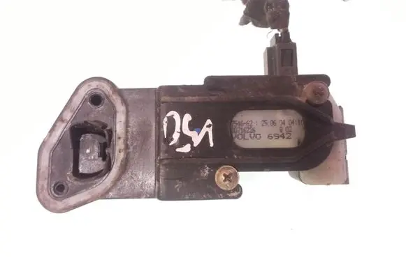 Fuel tank cap lock